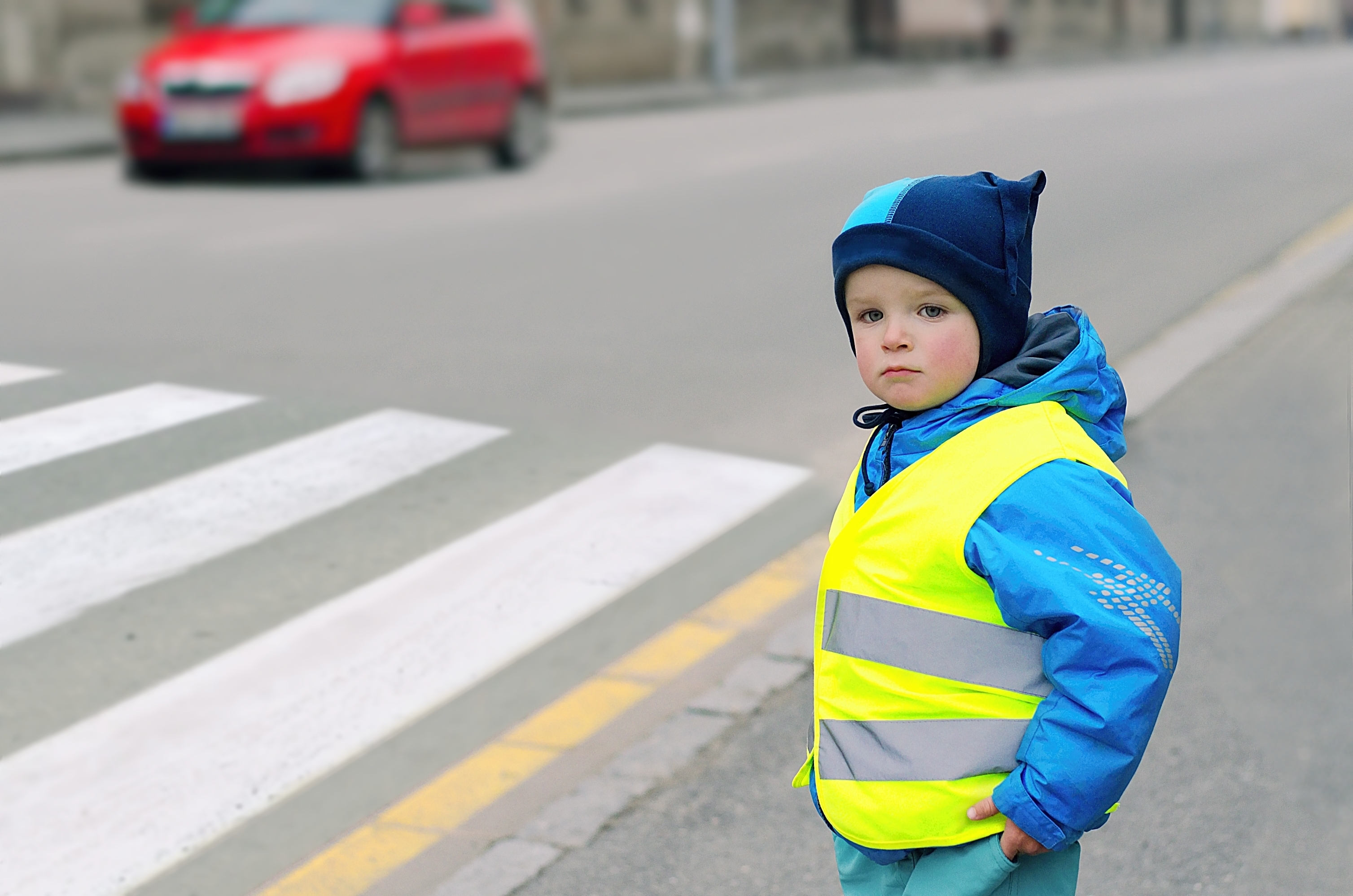 Видео безопасность на дороге. Дети на дороге. Пешеходный переход для детей. Пешеход на дороге. Дети пешеходы.